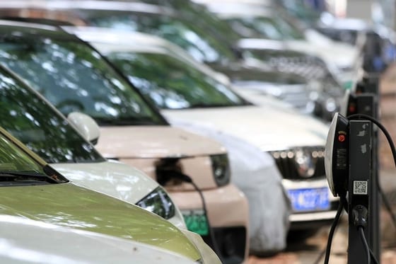 China Ends Green Auto Tax Breaks for Hybrids, Commercial EVs