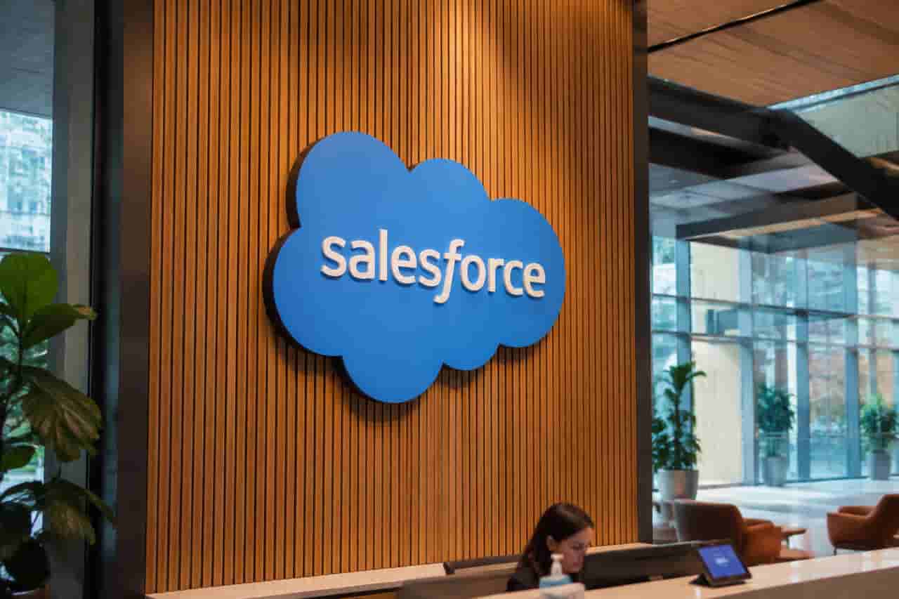 Salesforce Stock Suffers Record 14-Day Losing Streak Amid AI Disruption Fears