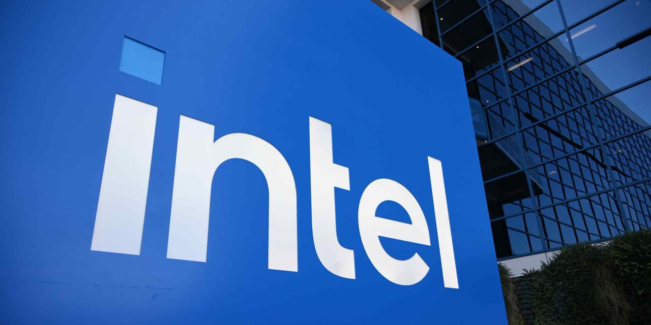 Intel shares sink over 15% on weak PC outlook