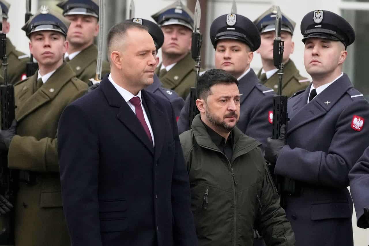 Ex-Ukrainian ambassador returns Polish state award