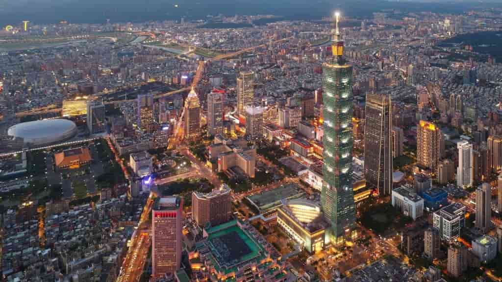 Mainland Chinese favor diplomacy for Taiwan reunification, survey finds