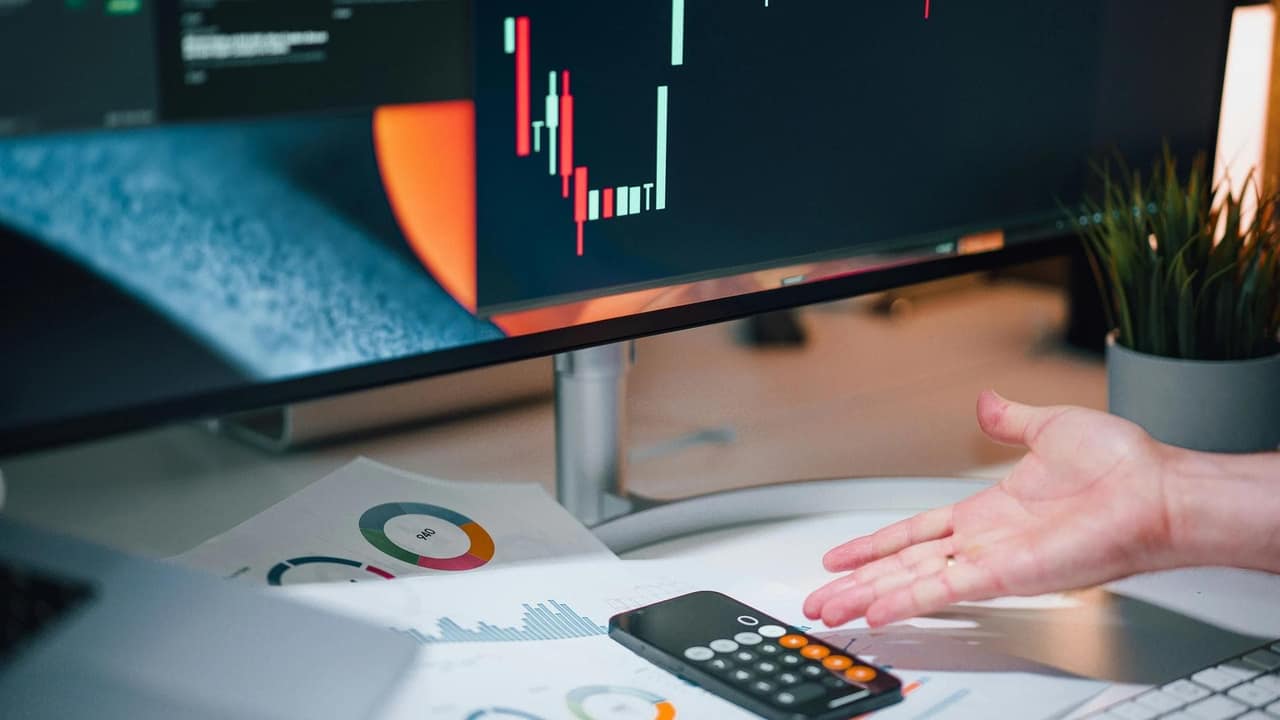 XRP Underperforms Amid ETF Inflows Slowdown and Regulatory Uncertainty