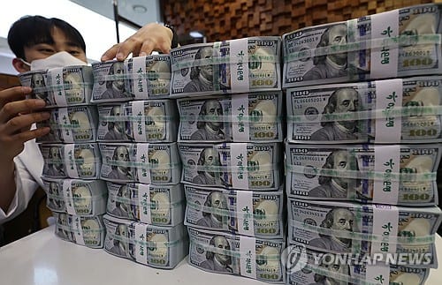 South Korean won strengthens on robust exports, increased dollar supply