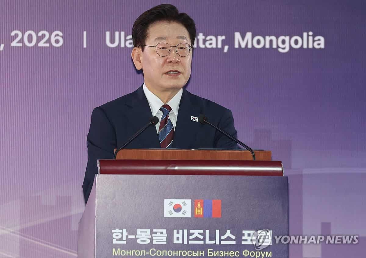 President Lee's approval rating falls to 53%