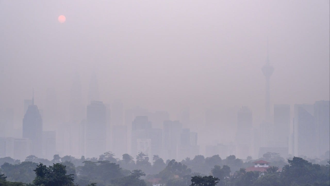 Malaysians mock Indonesian official's 'we send oxygen' haze defence