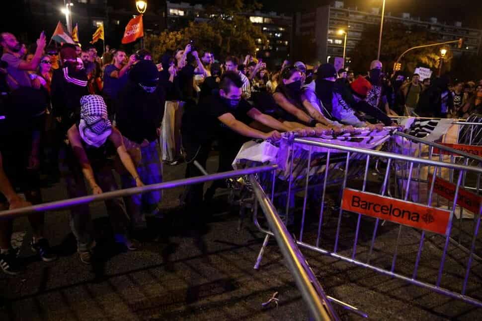 Spanish pensioner to return home after eviction sparks protests