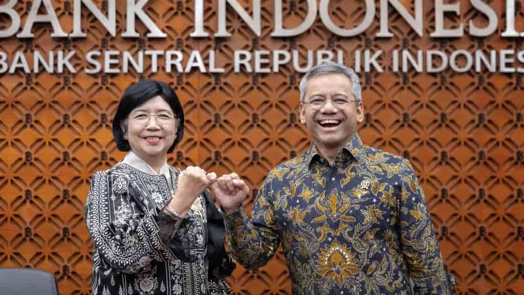 Indonesia central bank governor insists on independence amid investor doubts