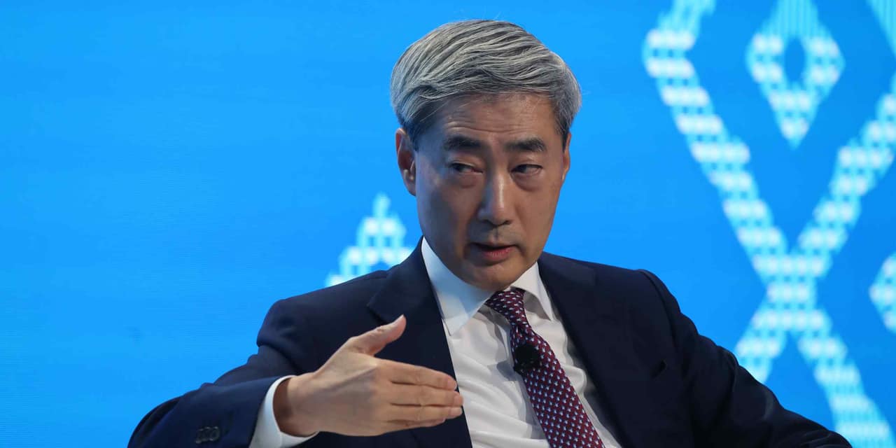 Central banks grapple with inflation amid persistent supply shocks