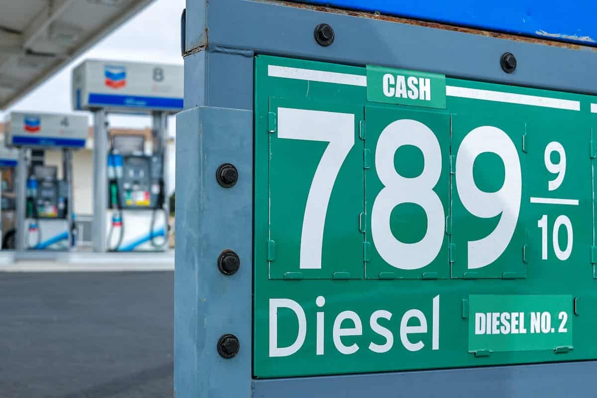 Oil prices fall as Saudi crude shipments ease supply fears