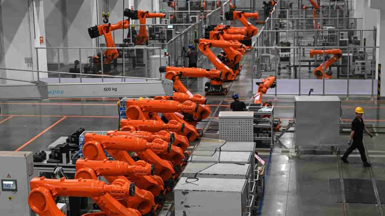 China economy to slow as global growth holds steady, PIIE report says