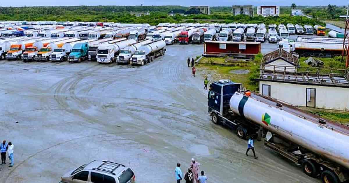 Dangote Refinery Reverts to Naira Pricing for Gasoline After Dollar Switch