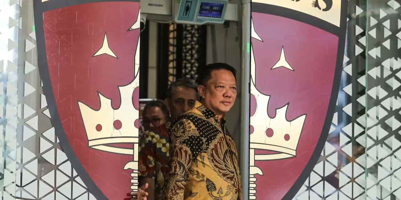 Indonesia's top anti-corruption prosecutor resigns amid graft probe