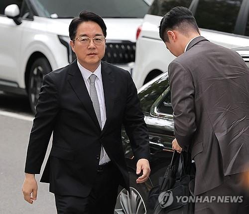 Arrest warrant sought for ex-prosecutor general over alleged martial law role