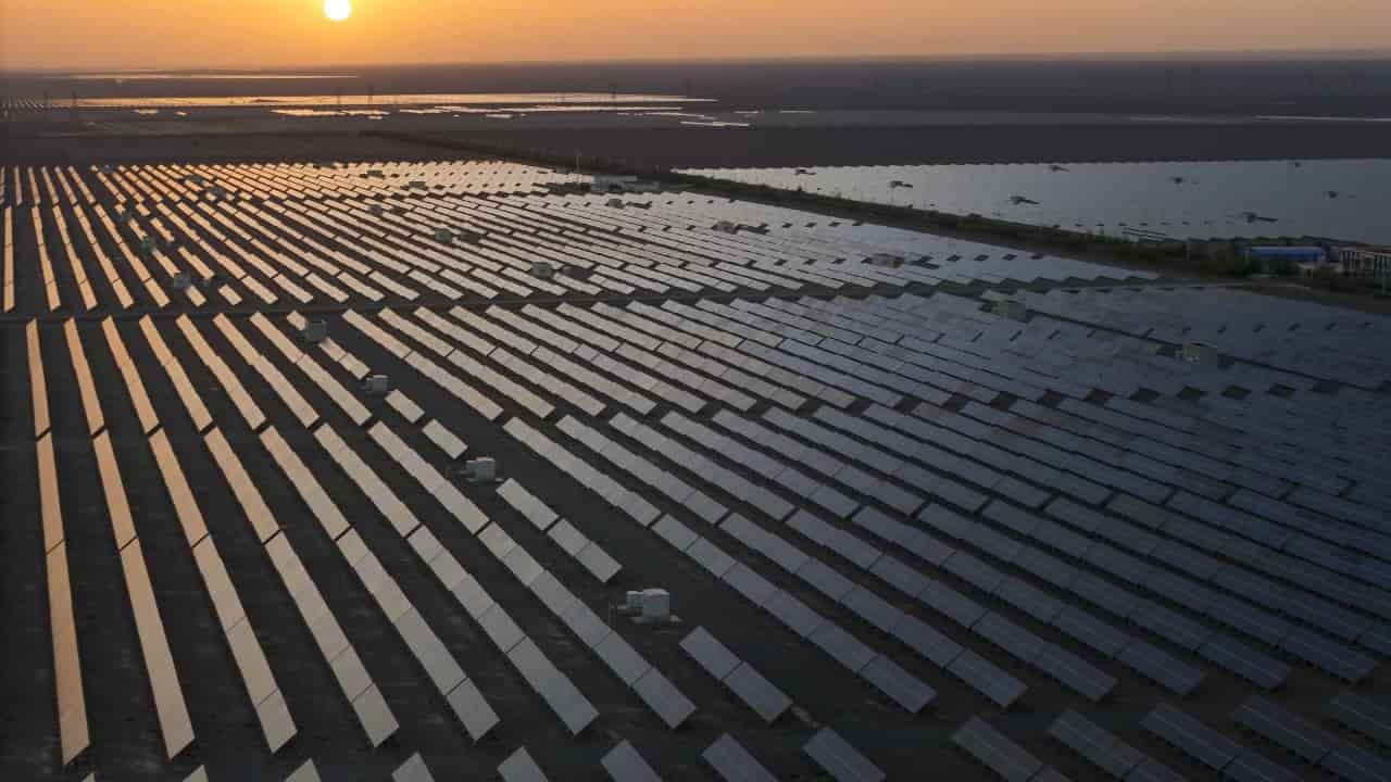 China Expands Desert Solar Power Projects