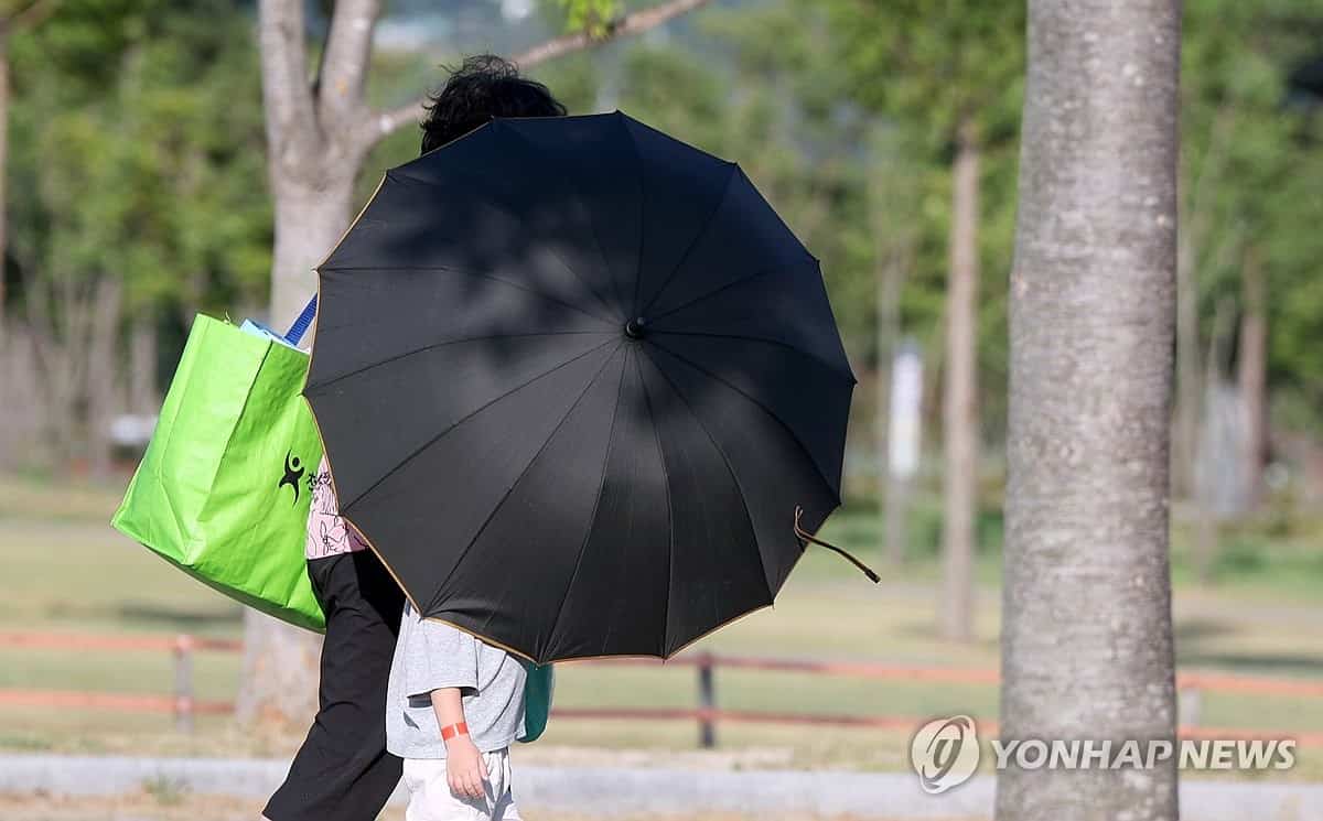 Temperatures soar to record 42.5 C in southeast