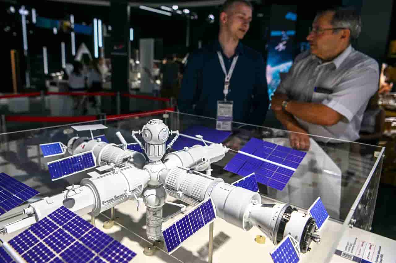 Russia's Starlink analogue Rassvet deploying faster than planned, Ukraine says