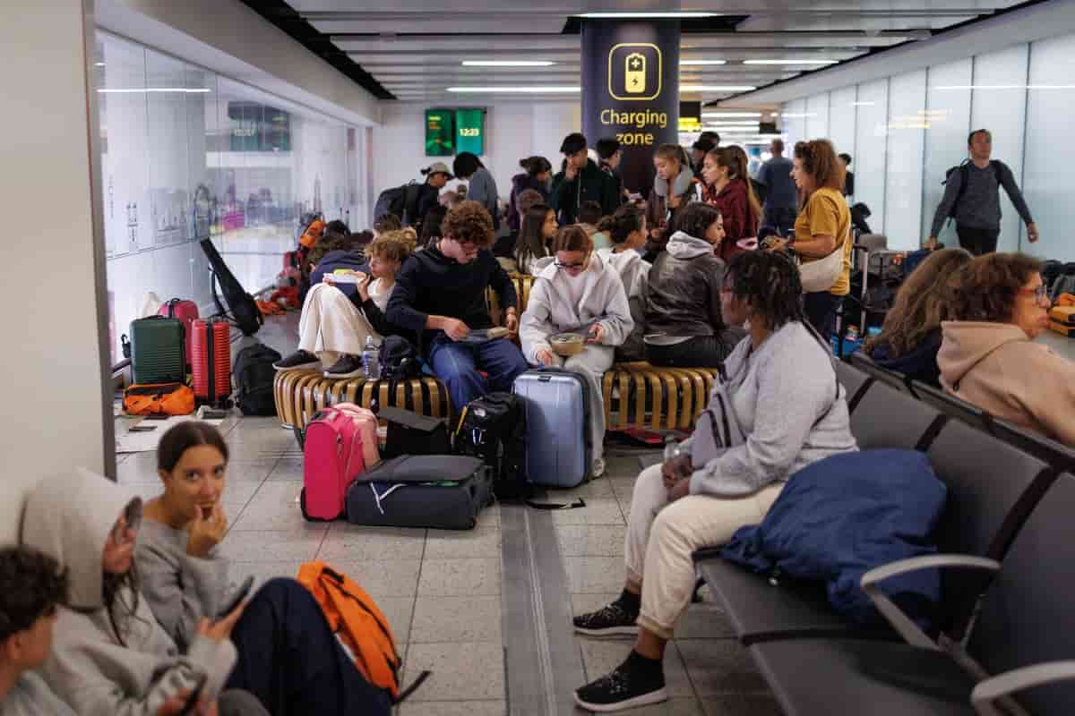 Millisecond software error caused UK air traffic outage, Nats says