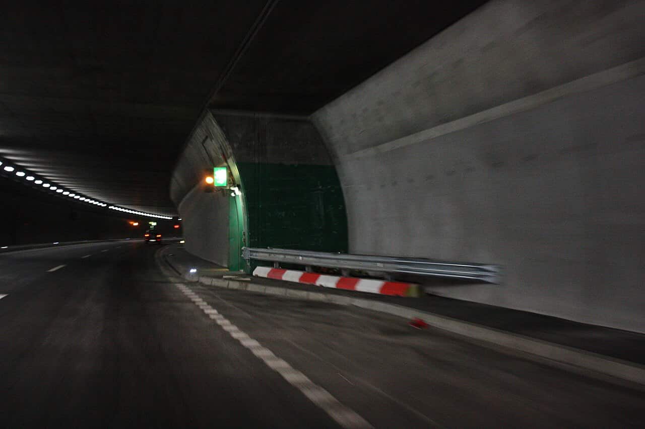 Coach carrying Dutch nationals crashes in Swiss Alps, killing several