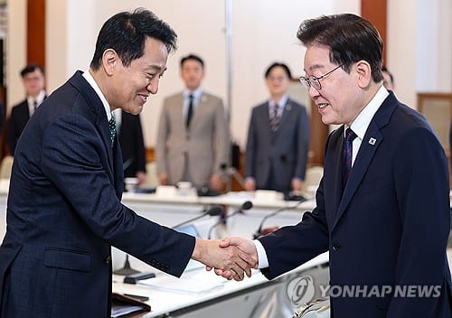 President Lee stresses balanced regional development for S. Korea's survival