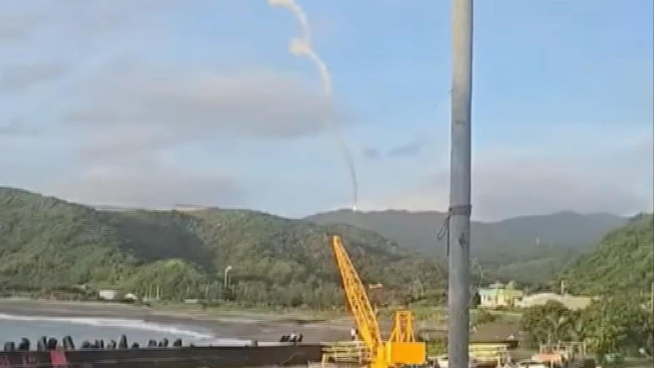 Taiwan satellite launch fails, sparks missile alert