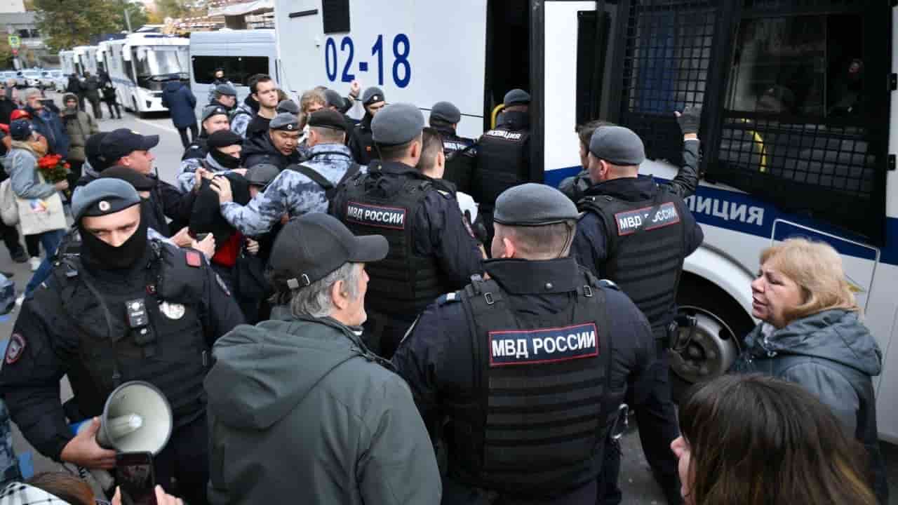 Dozens detained at Moscow rally marking 1993 uprising anniversary
