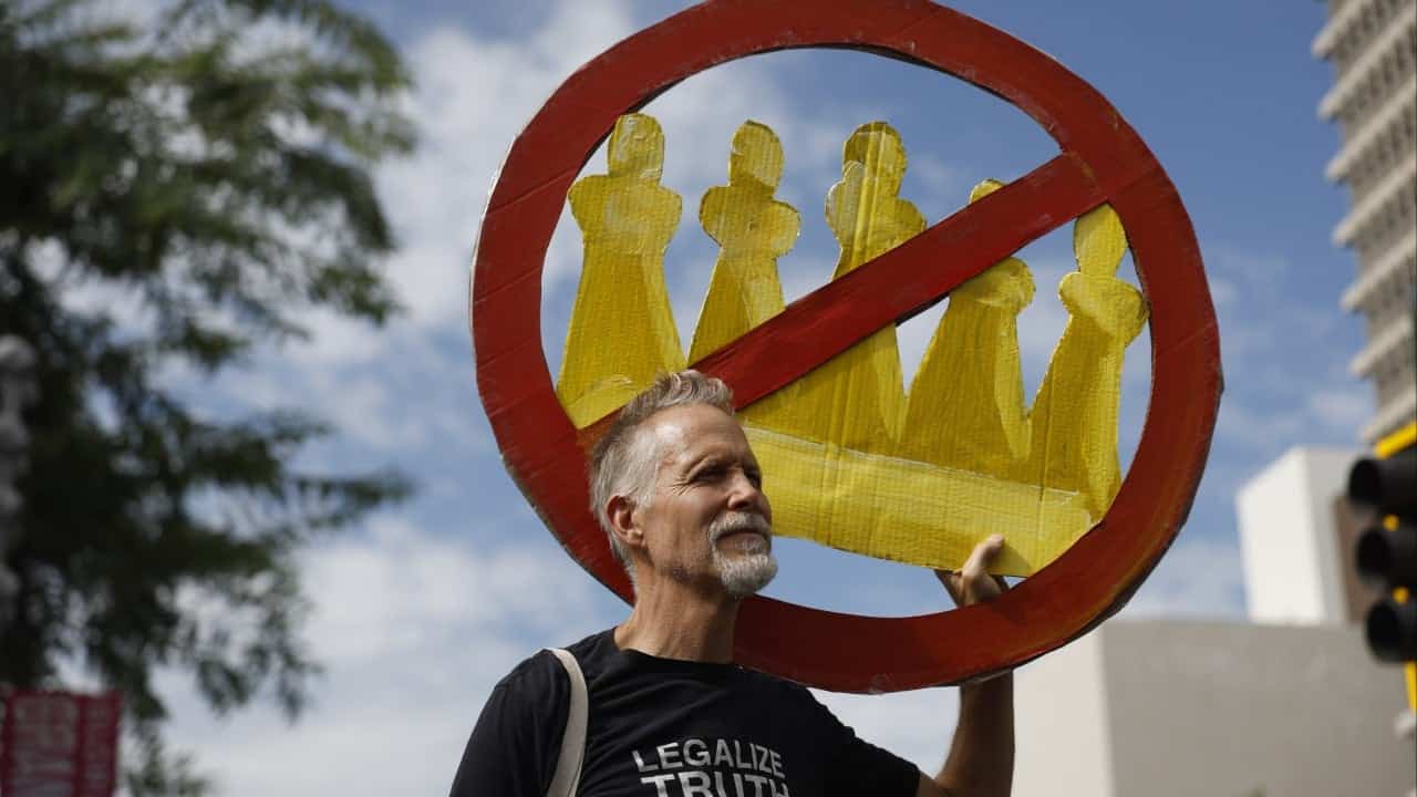 ‘No Kings’ movement rallies US voters to boost early voting