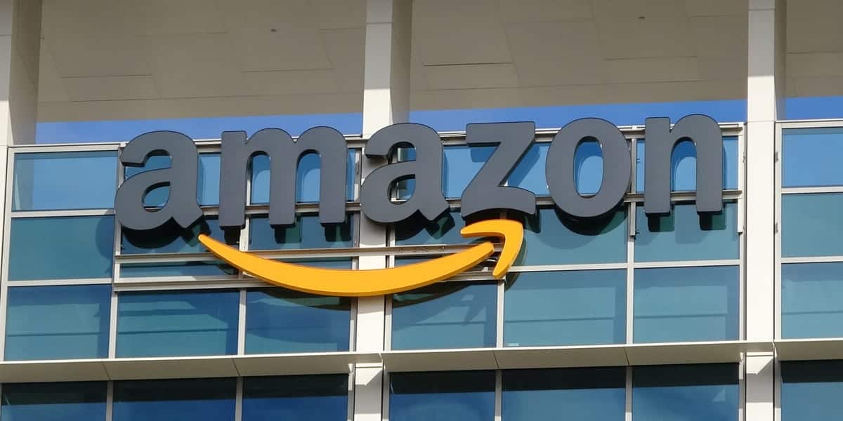 Four ways to contact Amazon customer service