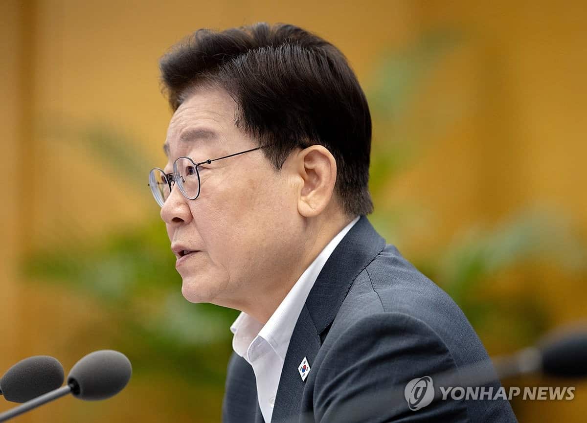 President Lee's approval rating hits new low of 40.2%
