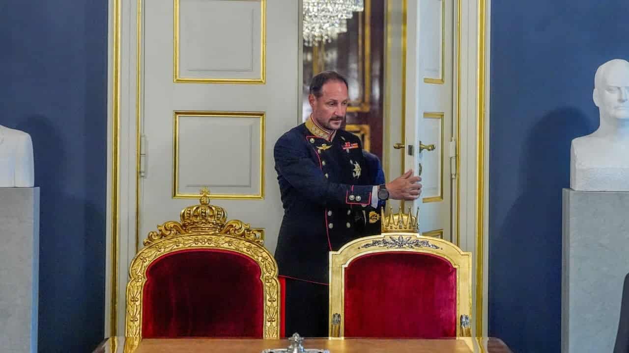 King Haakon VIII ascends Norwegian throne following King Harald's death