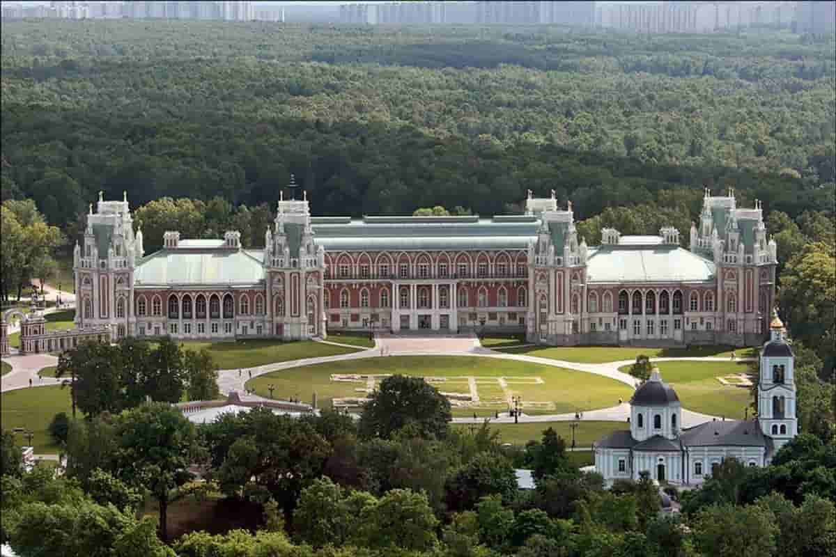 US warns of mass-casualty event threat at Moscow palace