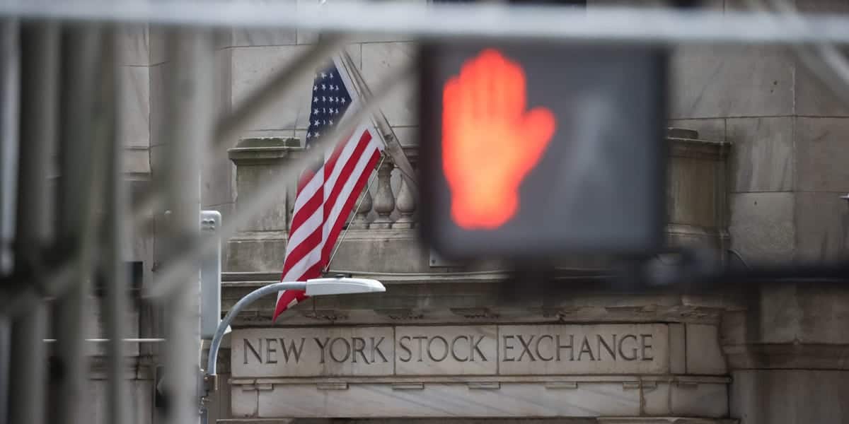 Bond sell-off fuels stock market correction warnings