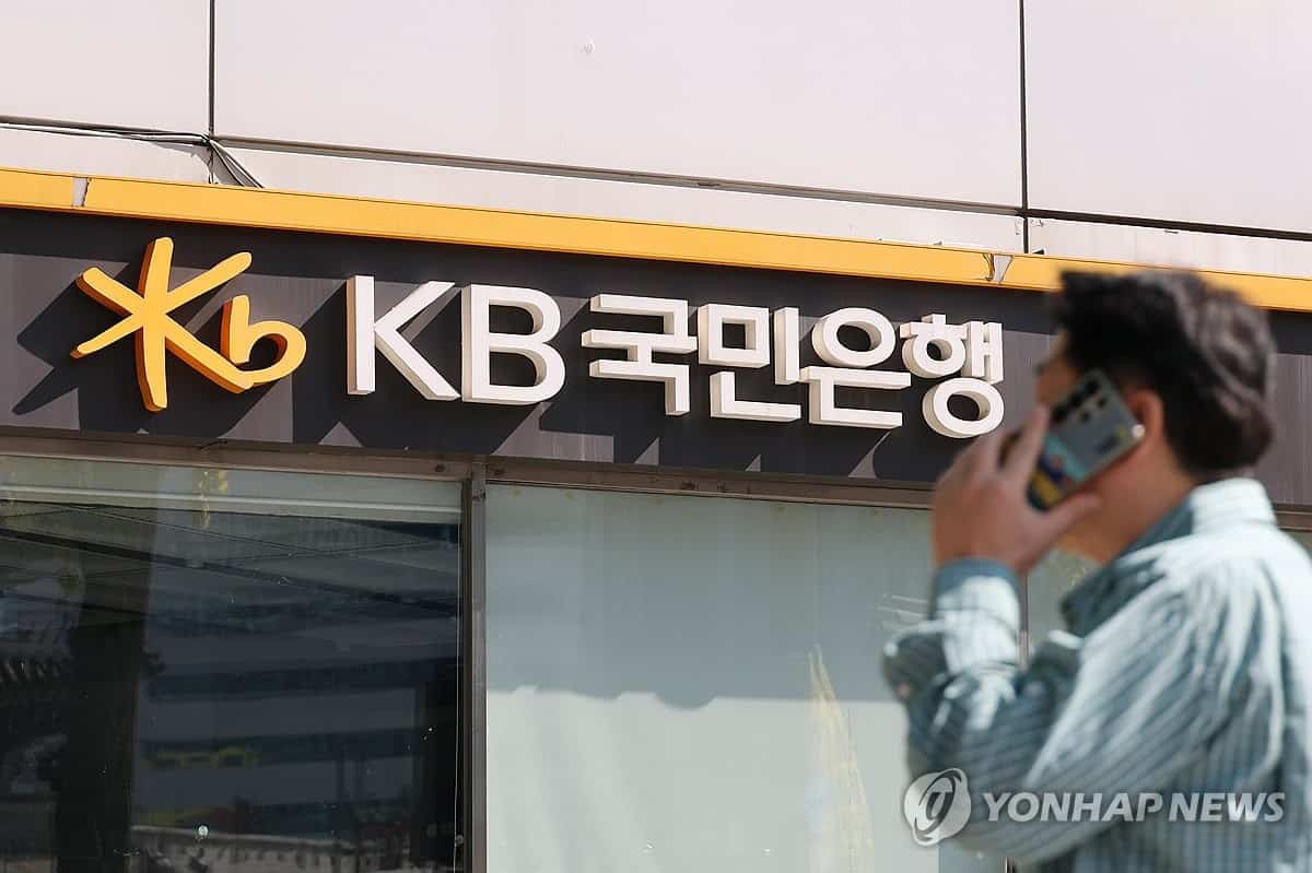 KB Kookmin Bank finds 2,091 more people affected by data leak