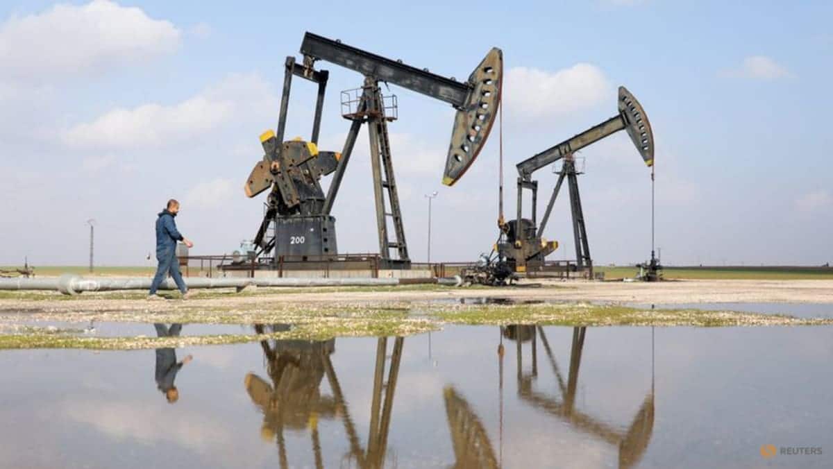 Oil prices fall on improved Gulf flows, set for monthly gain