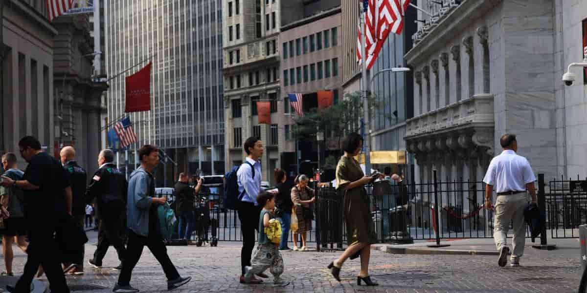 AI fears add to market headwinds as stocks tumble
