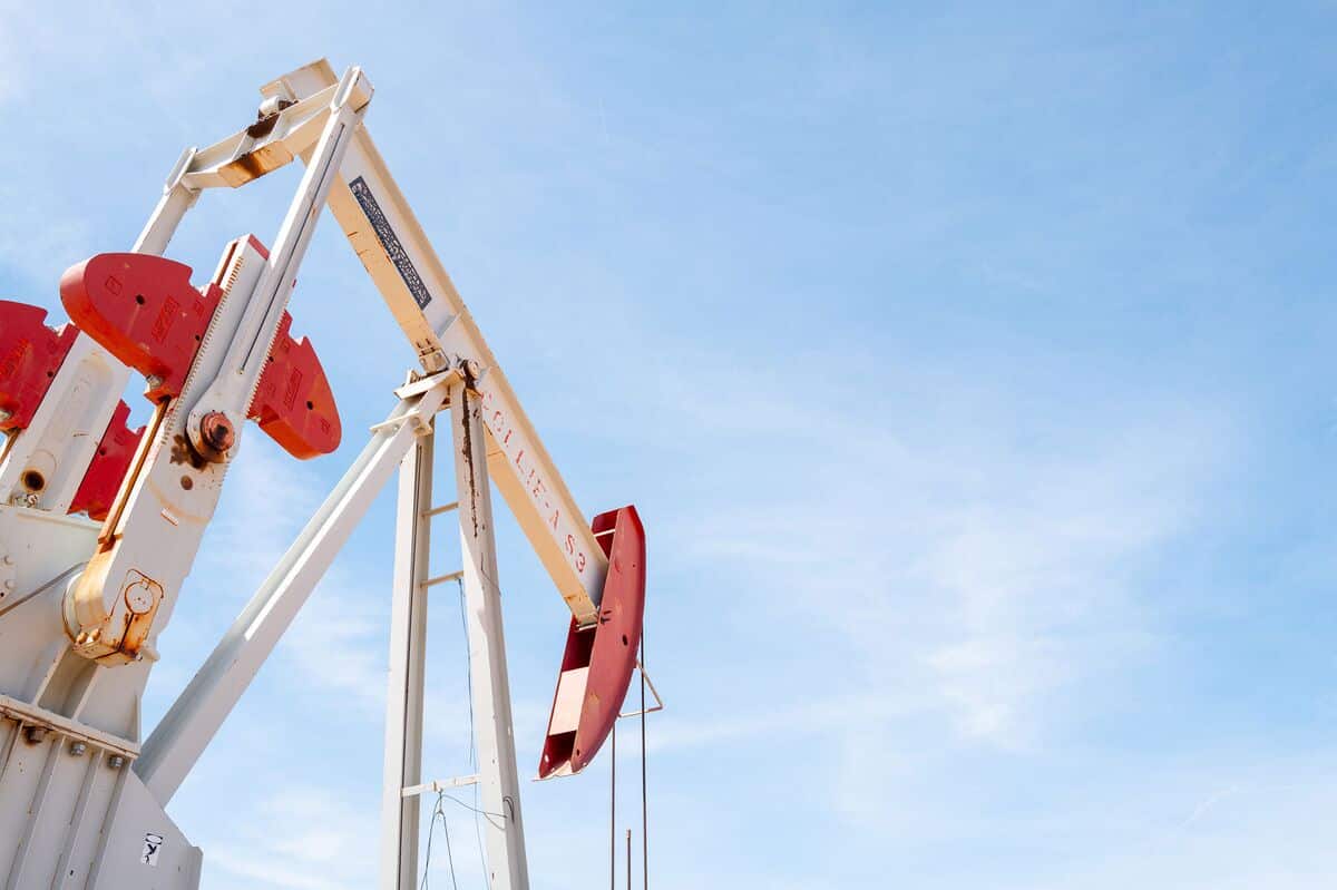 US Stock Futures Decline as Alphabet, IBM Miss Guidance; Oil Rallies