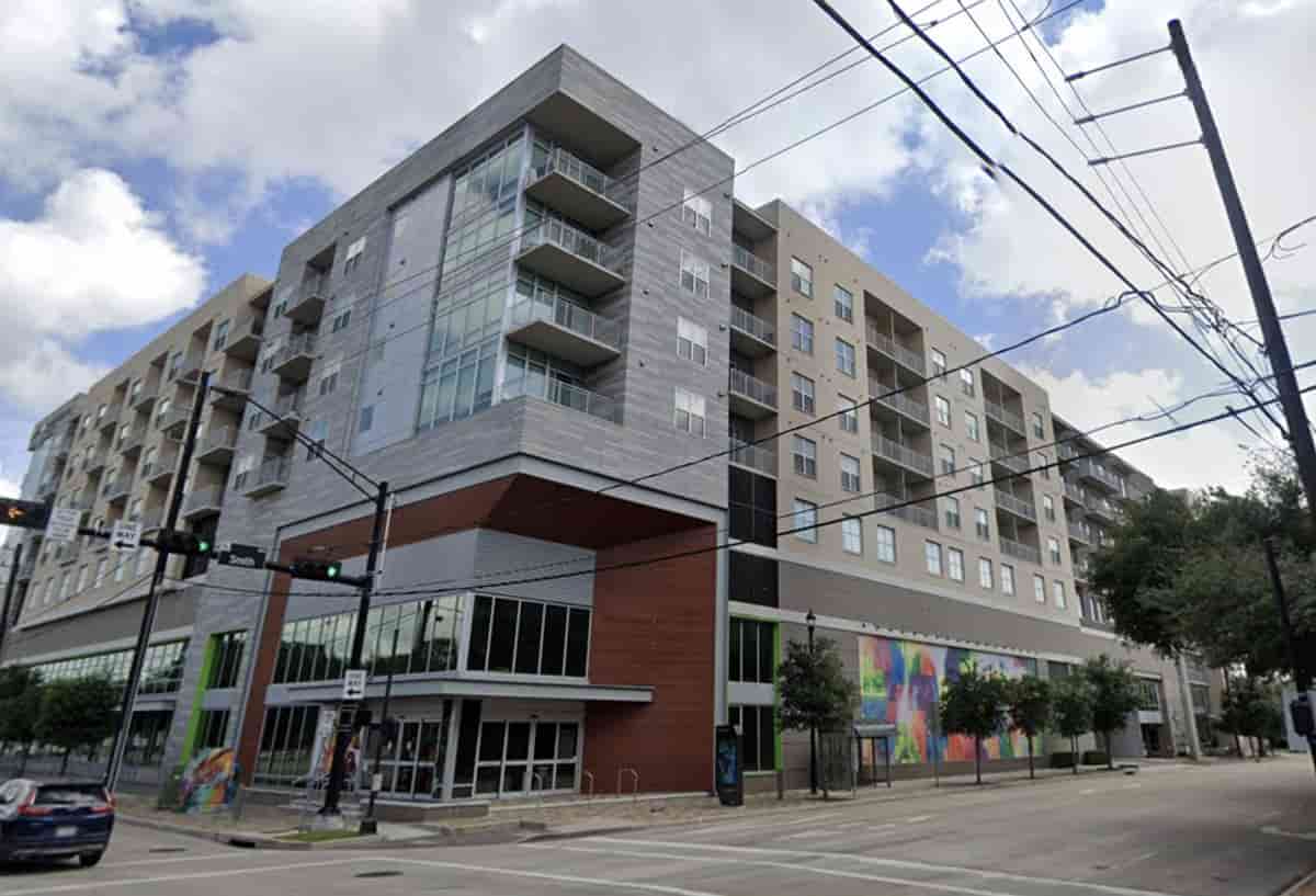 Houston Retail Market Sees Record Occupancy Amidst Persistent Vacancies