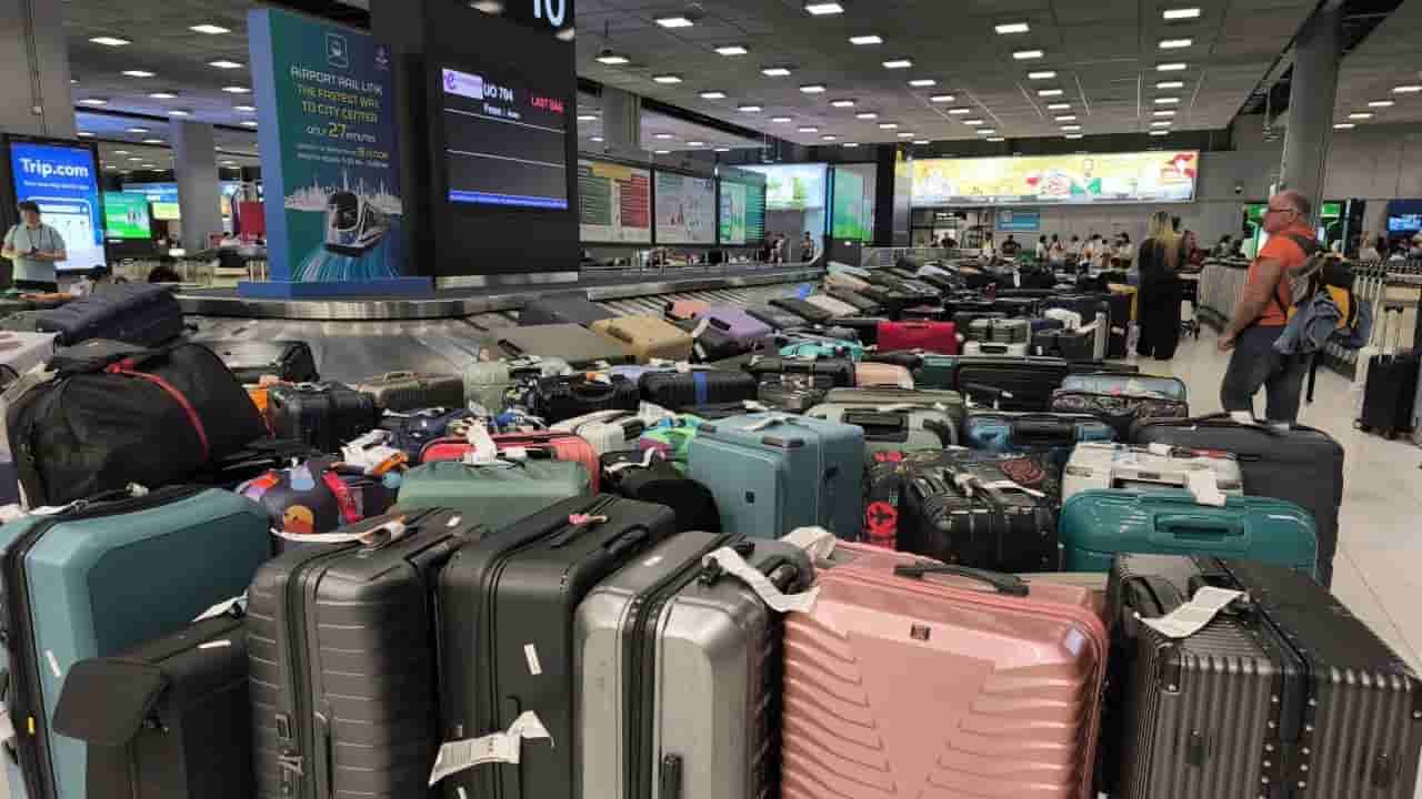 Bangkok floods cause flight delays, baggage chaos