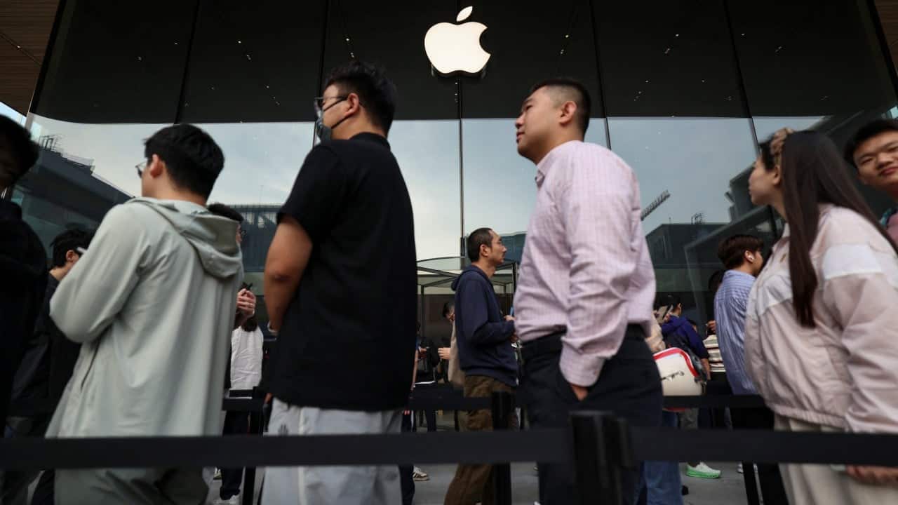 Apple leads China smartphone sales after iPhone 18 Pro launch