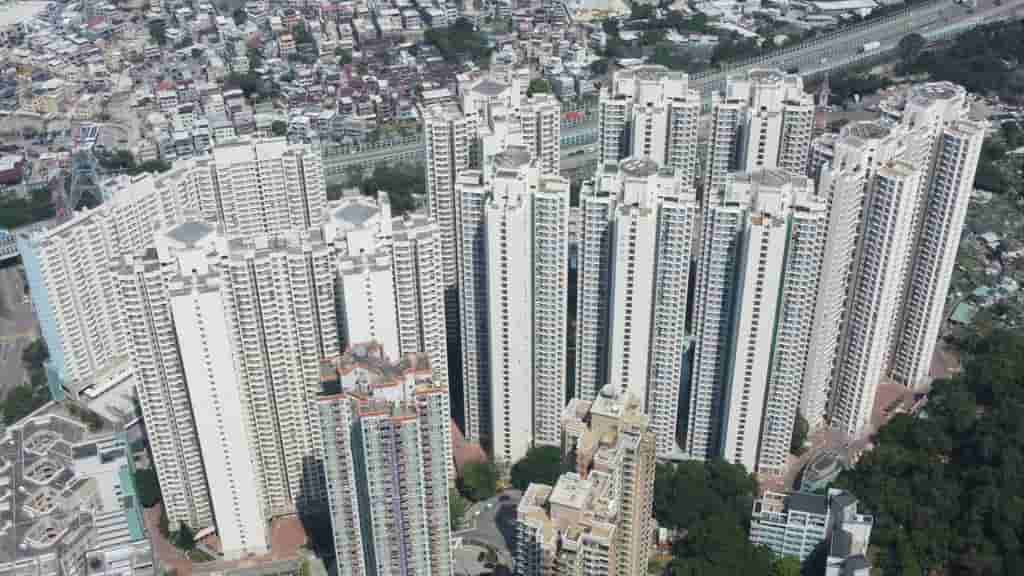 Hong Kong police investigate girl, 10, carrying heavy bags of beer