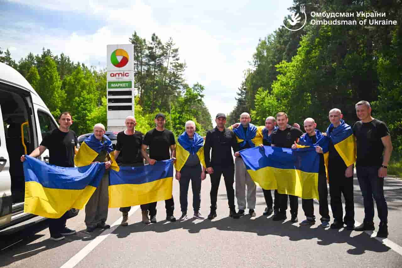 Ukraine secures return of 7 civilians held by Russia