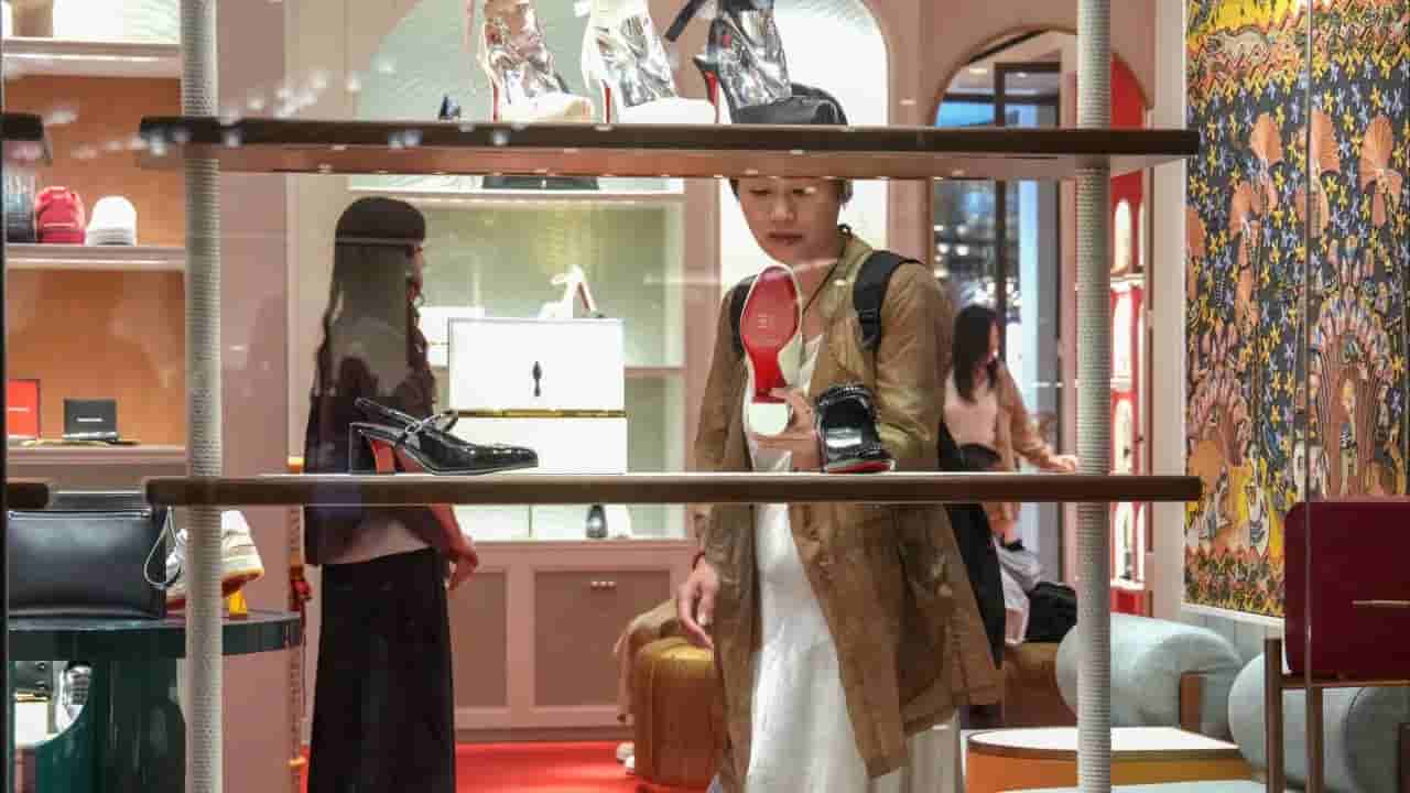 Hong Kong retail sales rise 4.5% in July, marking 15th straight month of growth