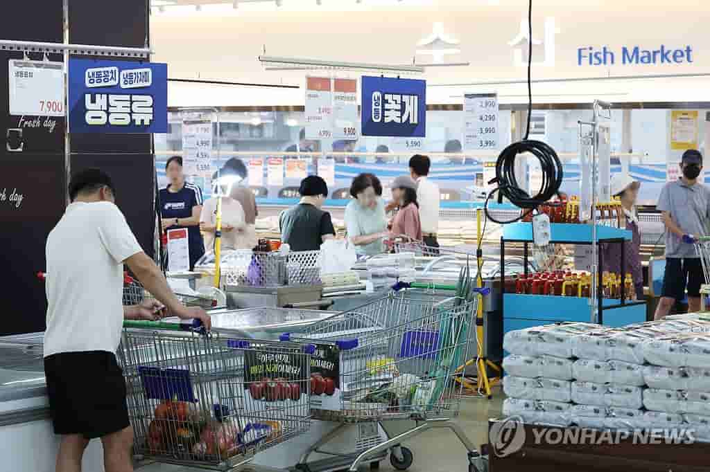 South Korea's industrial output flat in July; retail sales down, facility investment up