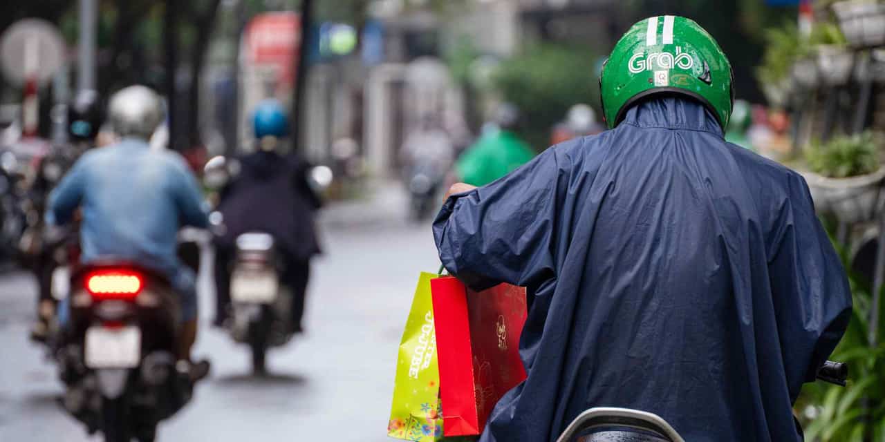 Vietnam to revise food safety law, reining delivery apps