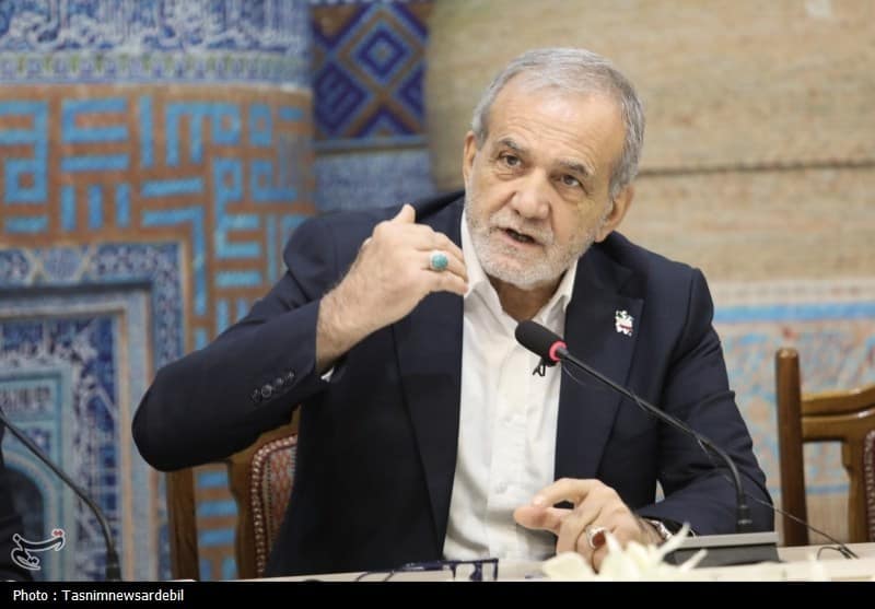 Iran's Pezeshkian Criticizes Global Inaction on Israeli Attacks, Calls for Muslim Unity