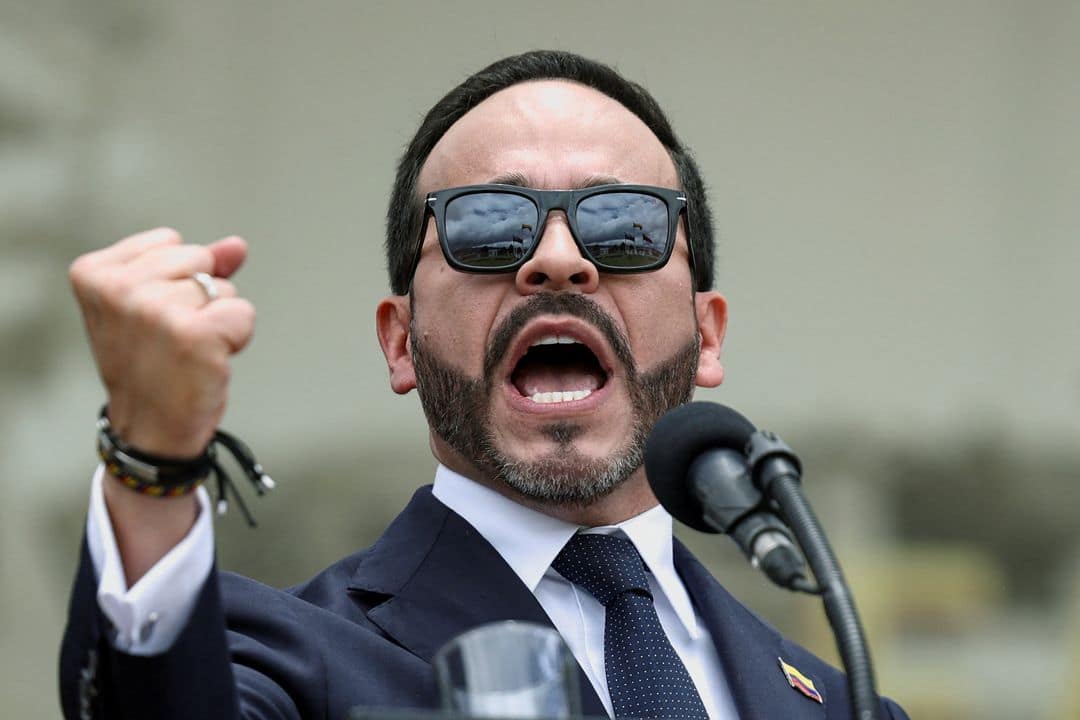 Colombia extradites rebel leader to US for first time under new president