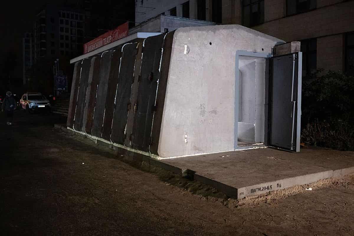 Russia launches ballistic missiles at Kyiv as air raid sirens blare