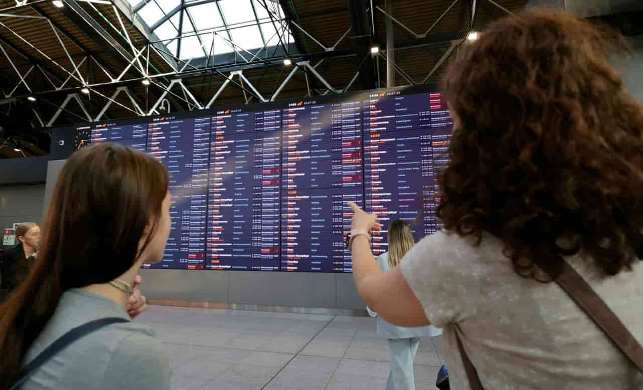 Moscow airports restrict flights after Ukraine warns of 'closed skies' campaign