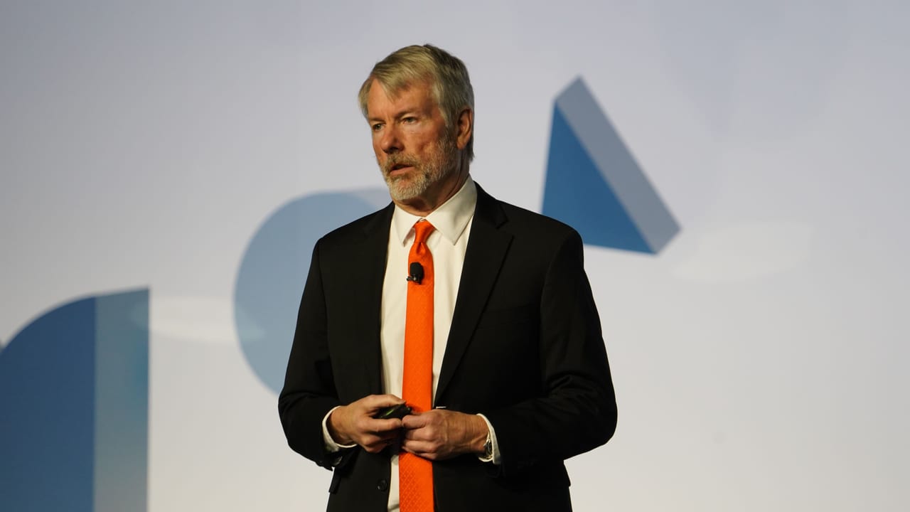 MicroStrategy Sells Stock, Boosting Cash Reserves to $3.225 Billion