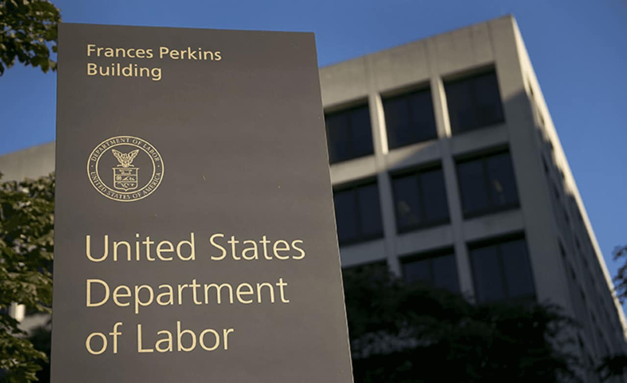 US Jobs Data Could Ignite Bitcoin, Gold Rally After Warsh Comments