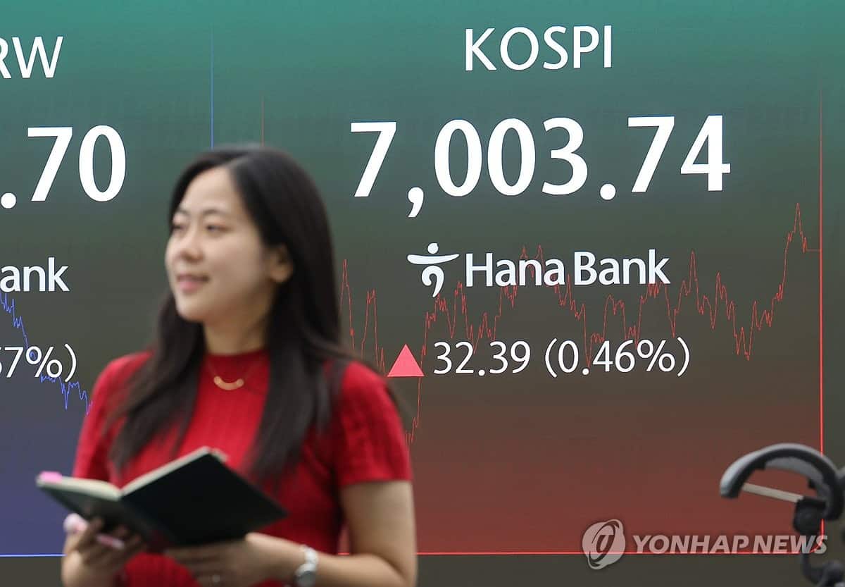 Seoul stocks open higher after U.S. tech-led rally
